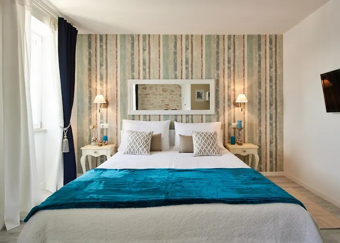 Old Town Splendid Apartments By Irundo